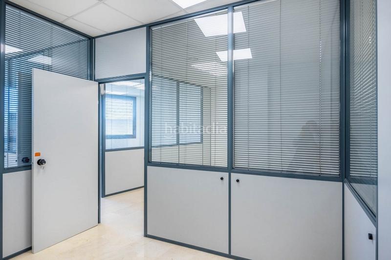 Foto beee0724-4056-4b15-a024-31973a74138d. Office space with parking in Pisa Mairena del Aljarafe