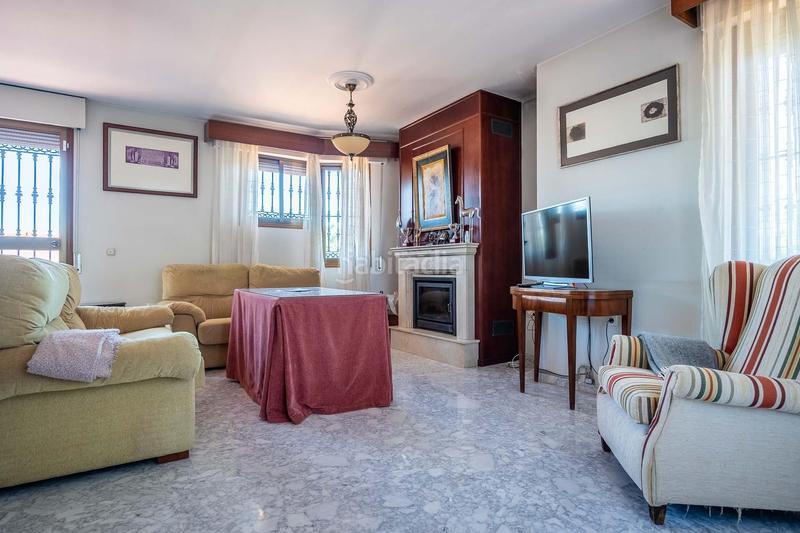 Foto 1925e7b4-2ac9-4b9d-8a1f-6351af549207. Chalet  con piscina en Las Almenas Tomares