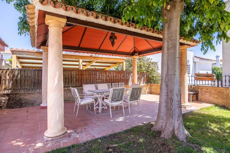 Foto 2cadae90-37a1-4969-bada-fba9535f64ec. Chalet  con piscina en Las Almenas Tomares