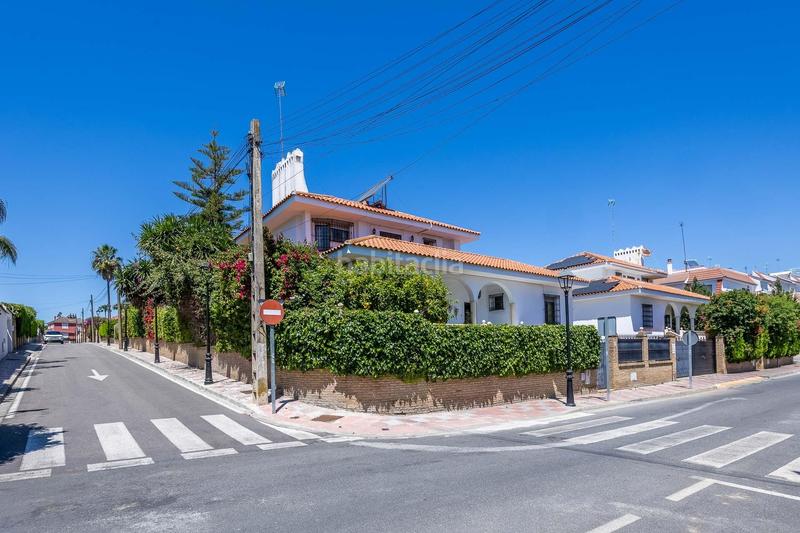 Foto 94e2c3c1-41b7-4bba-a00a-65f807f69784. Chalet  con piscina en Las Almenas Tomares
