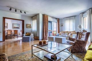 Appartement à Calle colombia 8. Pisazo en el porvenir