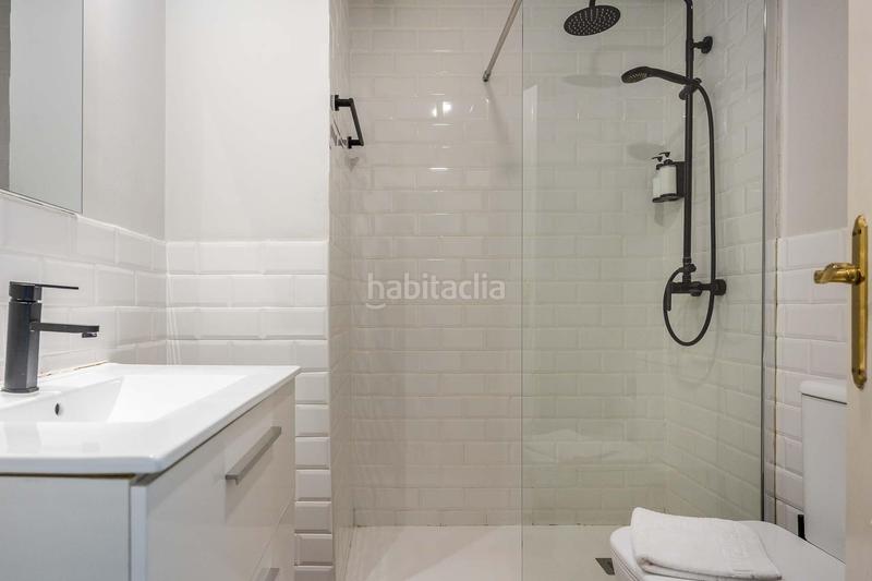 Foto da25dc94-b25b-4097-9a76-31be262d94cd. Pis a calle calle del vidrio a San Bartolomé Sevilla