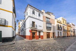 Haus  Calle calle teodosio, 53. Casa sevillana en pleno centro