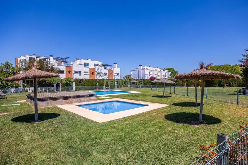 Foto a73d6e6b-45ec-474b-b2ec-b38a3eeecf7f. Casa adossada amb calefacció aparcament piscina a Alcalá de Guadaira