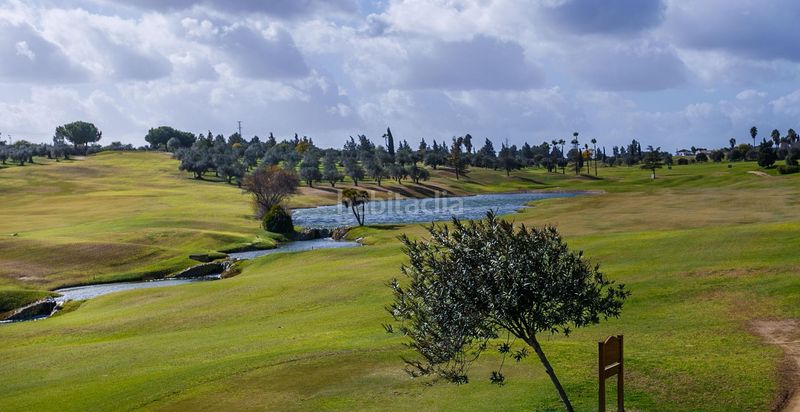 Foto abbf0684-86b5-486a-92e7-471abba23dc0. Chalet with parking pool in El Zaudín - Club de Golf Bormujos