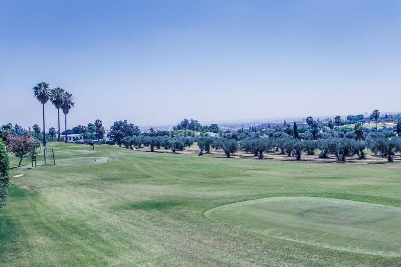 Foto ee3aa2b8-f42c-4a55-9951-9a43f8c7d5f8. Chalet with parking pool in El Zaudín - Club de Golf Bormujos