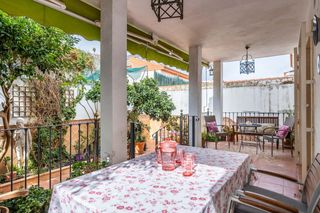 Haus in Calle calle málaga 29. Fabulosa casa con patio ajardinado en gelves, a diez minutos del