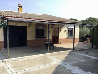 Masía en Hinojos. Venta de finca de 3.185 m2 de terreno con una  vivienda de 133,7