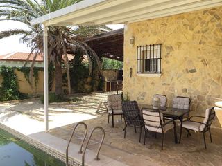 Chalet in Lepe. Venta de espectacular chalet independiente de 1.219 m2 de terren