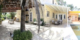 Chalet in Lepe. Venta de espectacular chalet independiente de 1.250 m2 de terren
