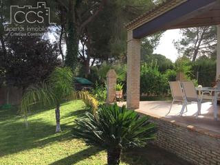 Masía en Hinojos. Venta de finca de 1.101 m2 de terreno, una vivienda de 109,78 m2