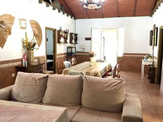 Country house in Almonte. Venta de finca en concesión de 2.400 m2 de terreno, luz eléctric