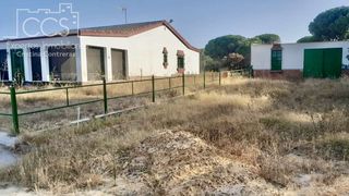 Masía en Almonte. Venta de finca en concesión de 2.400 m2 de terreno, luz eléctric