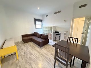 Miete Etagenwohnung in La Calzada - La Florida. Alquiler de piso de 2 dormitorios  con terraza grande y plaza de