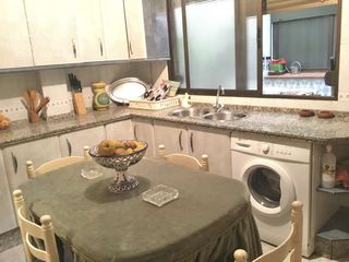 Casa adossada a El Cerro. Venta de casa de 2 plantas  patio  azotea con 3 dormitorios, en