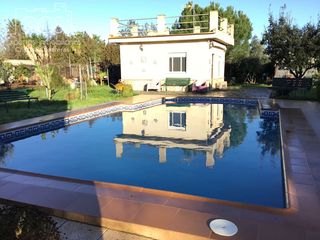 Xalet a Tiro de Línea. Venta de chalet independiente con 6 construcciones, piscina en 2
