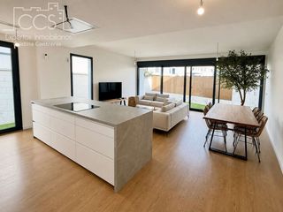 Maison jumelée à Urb. Las Tres Barras ( Nuevo Bulevar)