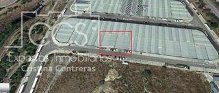 Bâtiment à usage industriel à Aznalcóllar. Venta de 4 naves industriales de 300m2 cada una, unidas con un t