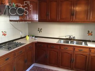 Casa adossada a Villamanrique de la Condesa. Venta de gran casa de pueblo de 2 plantas con 2 grandes patios t