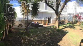 Xalet a Sanlúcar la Mayor. Venta de chalet independiente de esquina, con 160m2 construidos,
