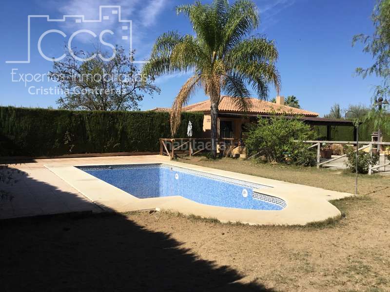 Foto 0ec87bfb-589c-4d91-a600-528b310854f7. Masia amb aparcament piscina a Aznalcázar