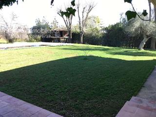 Xalet a Sanlúcar la Mayor. Venta de chalet de 6.845 m2 de terreno y 219 m2 construidos en s
