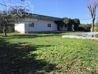 Chalet en Sanlúcar la Mayor. Venta de chalet de 6.903 m2 de terreno y 213 m2 construidos, con
