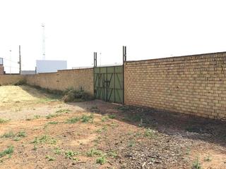 Landgut in Olivares. Venta de parcela de 10.288 m2 en el centro de olivares.