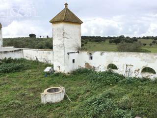 Masia a Huévar. Venta de finca de 4.236 m2  de terreno con 4 construcciones  en