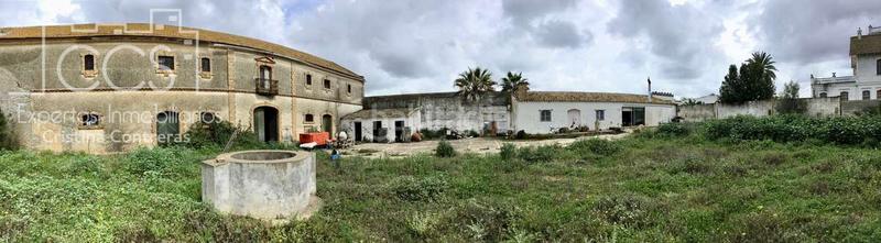 Foto 6eb19882-208f-4ff4-8880-6c5c6bbbb695. Masía venta de finca de 4.236 m2 de terreno con 4 construcciones en total de 950,75 m2 en sevilla en Huévar