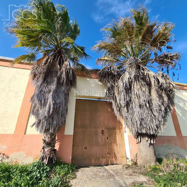 Foto ae5b5811-b37d-485b-bbd2-46a0aa84c81e. Masía venta de finca de 4.236 m2 de terreno con 4 construcciones en total de 950,75 m2 en sevilla en Huévar