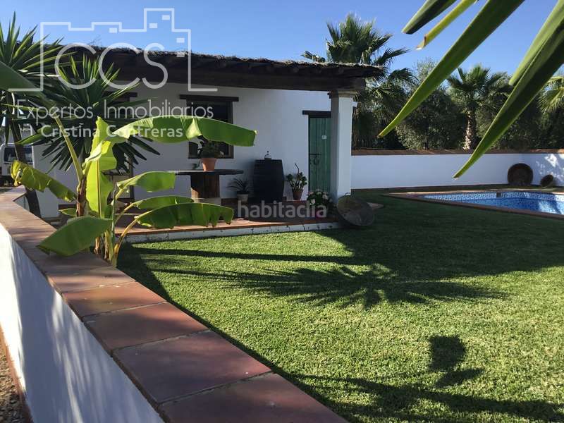 Foto b60d8329-1180-4794-a8c0-a4d349d2667d. Masia amb piscina a Pilas