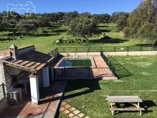 Bauernhof in Pedroso (El). Venta de finca de 94.312 m2 de terreno y 637 m2 de construccione