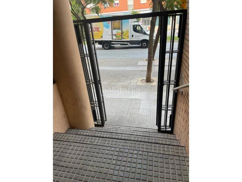 Foto aea19e1f-5833-4b1c-8a4f-5a42ed97b98e. Local comercial a Nuevo Parque - Los Rosales - Tráfico Pesado Huelva