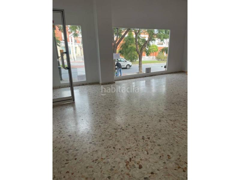 Foto d55eaff0-f797-45e2-a344-a89abb44612d. Local comercial a Nuevo Parque - Los Rosales - Tráfico Pesado Huelva