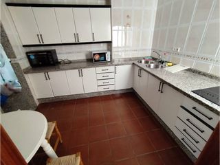 Affitto Appartamento in Molino de la Vega. Alquiler de piso de 3 habitaciones en huelva capital, zona fuent