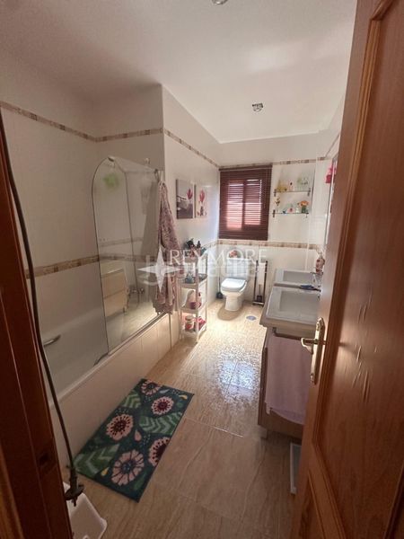 Foto 82111c61-3d2c-4140-aa54-579475907780. Casa amb calefacció aparcament a Victoria (La)