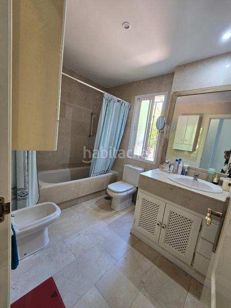 Foto ba19d2d7-27e6-40c6-bc46-f54a8c348bfe. Appartamento con camino parcheggio piscina in Sierra Blanca Marbella