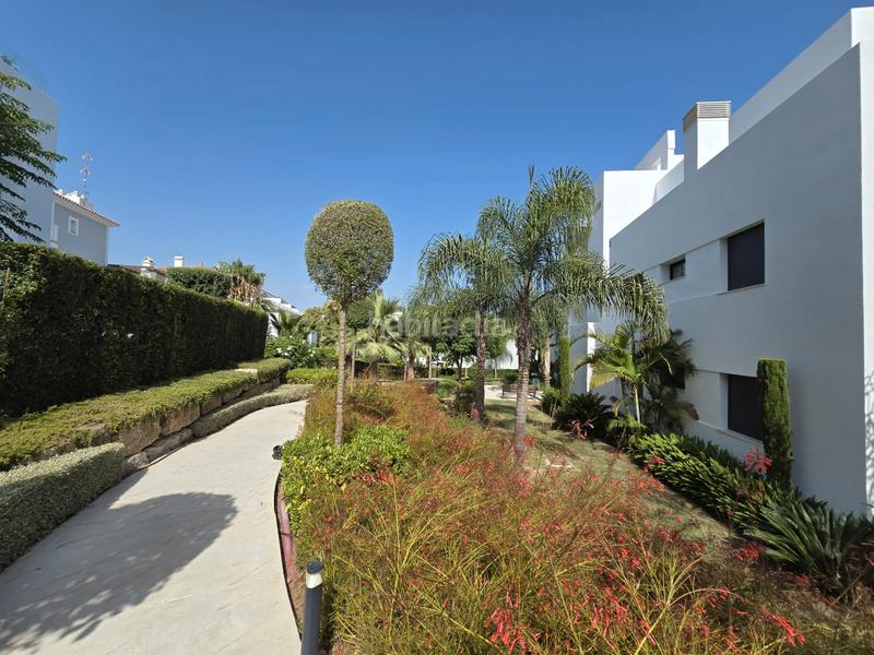 Foto 5d3277ff-7f63-417a-a1c2-8b8522a3e7be. Piso se vende elegante piso en el paraíso barronal en Estepona
