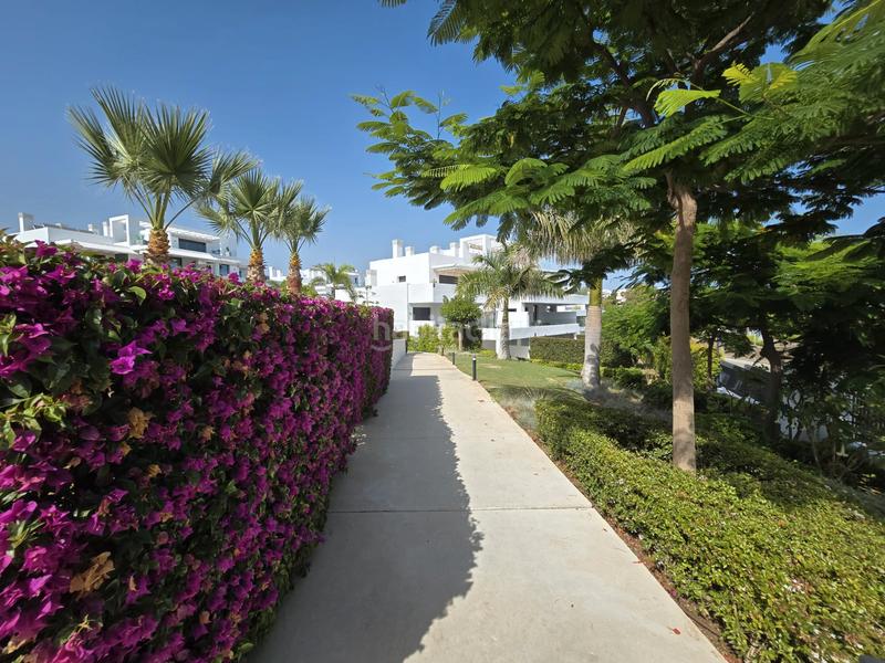 Foto d7effd40-52d4-461d-83f3-1f3b32ac0cfa. Piso se vende elegante piso en el paraíso barronal en Estepona