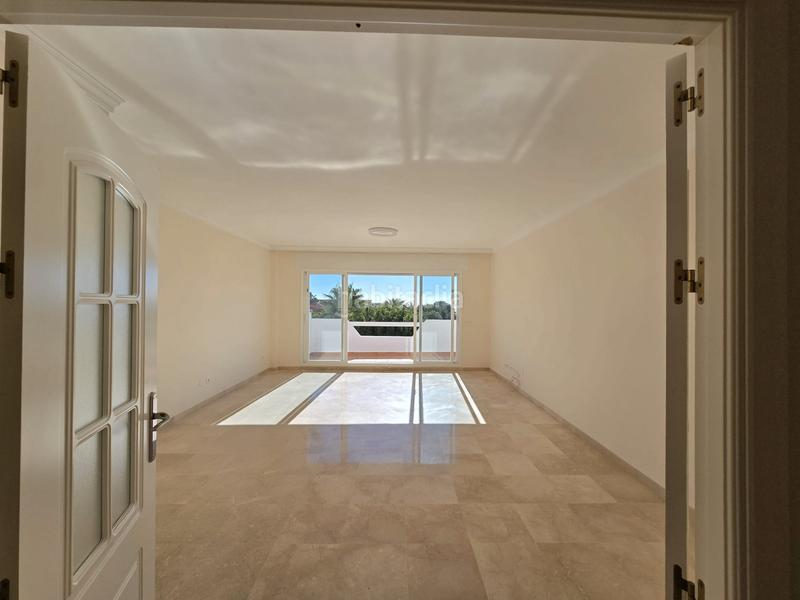 Foto 21984fae-ef91-45d4-819d-c0822b680c7d. Lloguer apartament amb aparcament piscina a Romana Playa Marbella