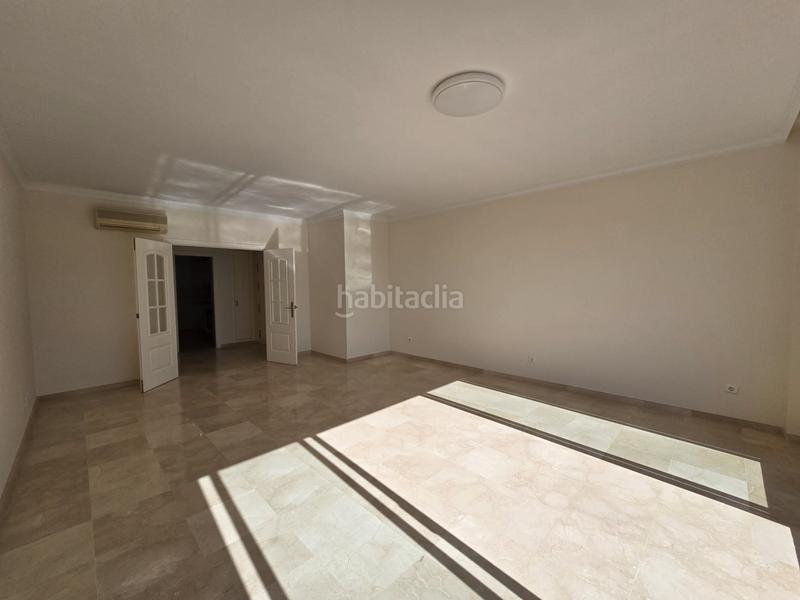 Foto 5baa28a9-3159-4059-af9f-7d0b465df679. Lloguer apartament amb aparcament piscina a Romana Playa Marbella