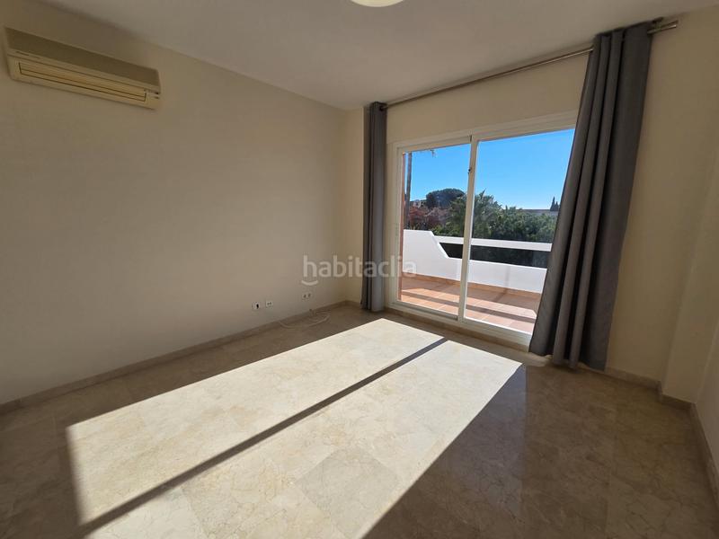 Foto 61b22b84-6efc-4489-a553-8cd96d3f1fb7. Lloguer apartament amb aparcament piscina a Romana Playa Marbella
