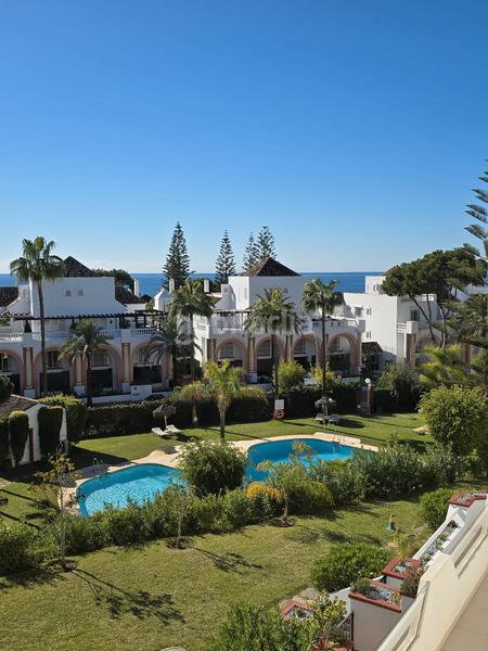Foto 6df04e60-7c4d-4478-bc1f-3df79f5d7105. Lloguer apartament amb aparcament piscina a Romana Playa Marbella