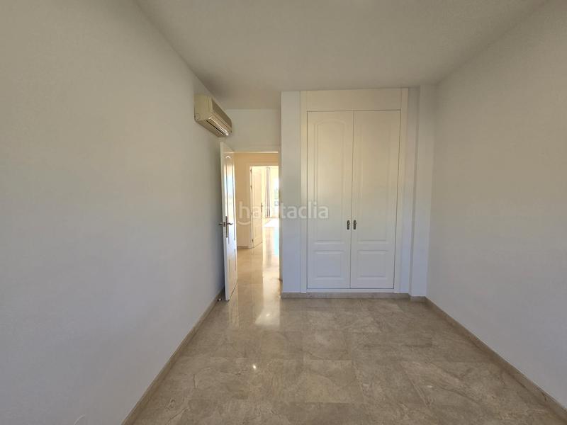 Foto 8d92b185-0757-4b13-ab5e-6721004bfba0. Lloguer apartament amb aparcament piscina a Romana Playa Marbella