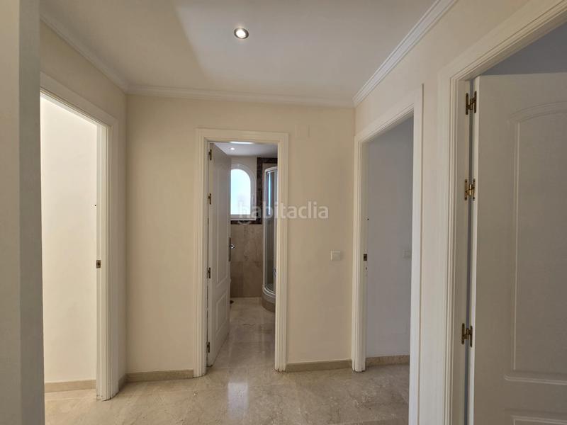 Foto b62d6093-dca0-49a9-b543-bfdec8ccaa56. Lloguer apartament amb aparcament piscina a Romana Playa Marbella