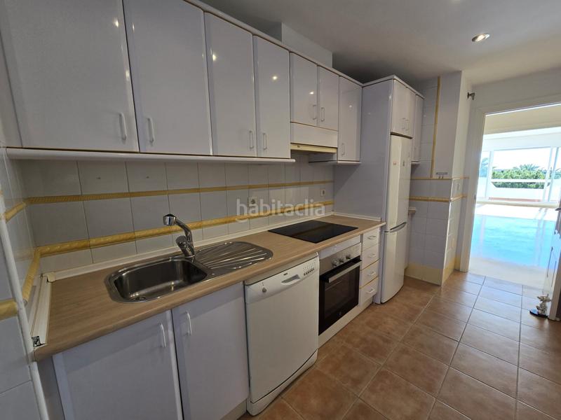 Foto e4da3333-a641-4168-affc-e9891b276ca4. Lloguer apartament amb aparcament piscina a Romana Playa Marbella
