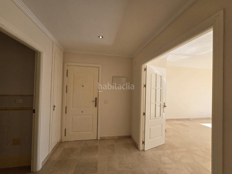 Foto fd4ad49b-d729-4d0a-9865-765c6ad4766a. Lloguer apartament amb aparcament piscina a Romana Playa Marbella