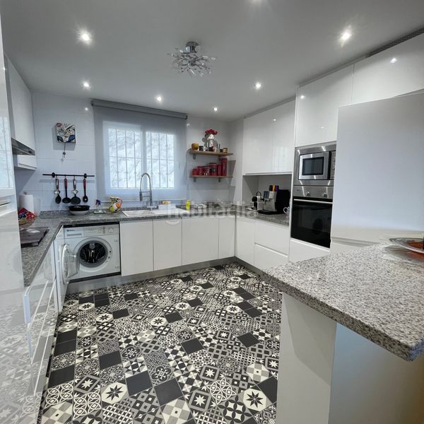 Foto 17267946-4906-45fc-bb20-ca74fafe7679. Piso se vende piso en Calahonda con vistas el mar en Mijas