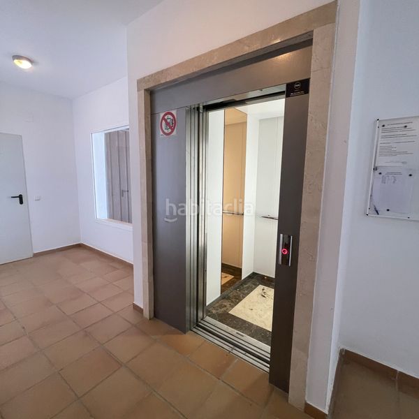 Foto a8de520e-ba2e-4584-9eff-099bff997630. Piso se vende piso en Calahonda con vistas el mar en Mijas